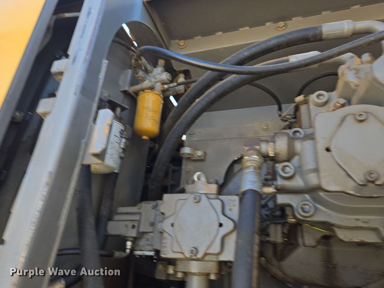 image for item ER5151 2006 John Deere 450D LC excavator