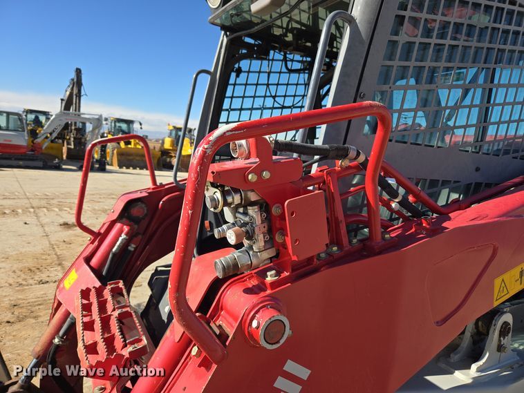 image for item ER5152 2018 Takeuchi TL12V-2 tracked skid steer loader