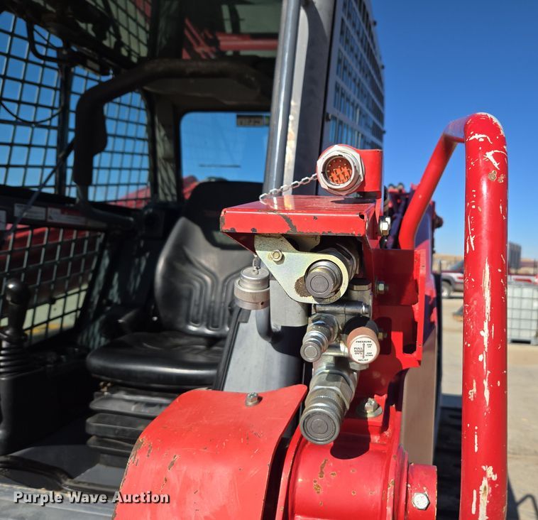 image for item ER5152 2018 Takeuchi TL12V-2 tracked skid steer loader