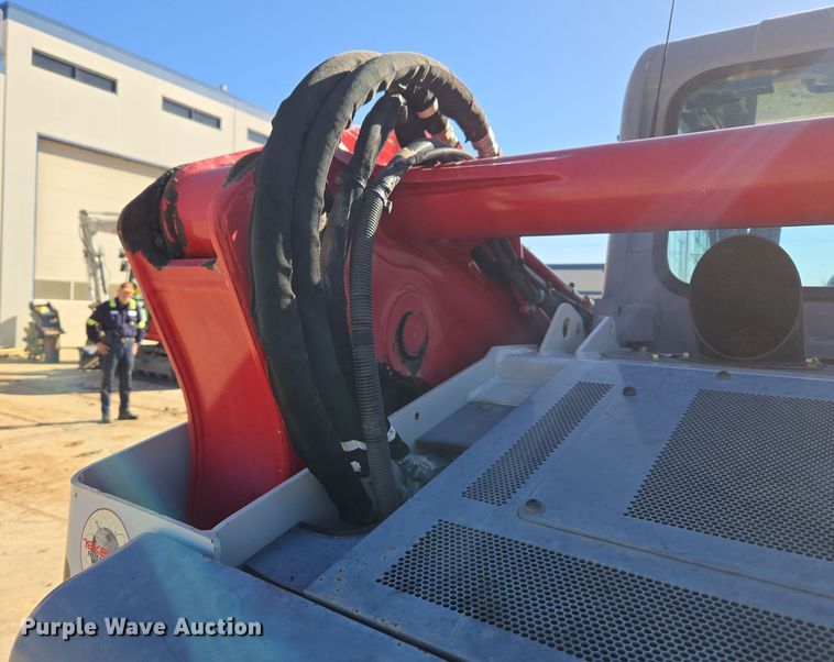 image for item ER5152 2018 Takeuchi TL12V-2 tracked skid steer loader