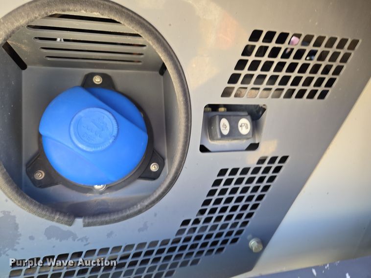 image for item ER5152 2018 Takeuchi TL12V-2 tracked skid steer loader