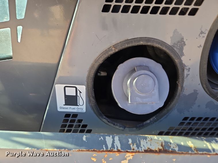 image for item ER5152 2018 Takeuchi TL12V-2 tracked skid steer loader