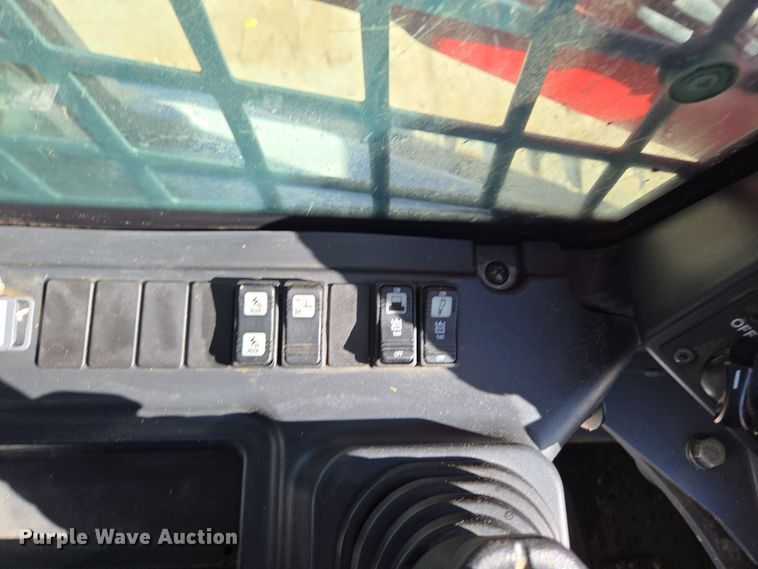 image for item ER5152 2018 Takeuchi TL12V-2 tracked skid steer loader