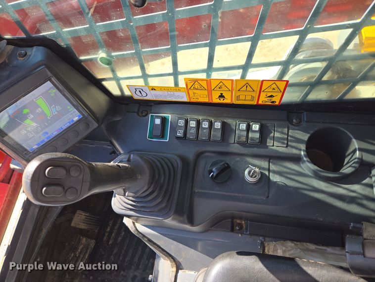 image for item ER5152 2018 Takeuchi TL12V-2 tracked skid steer loader