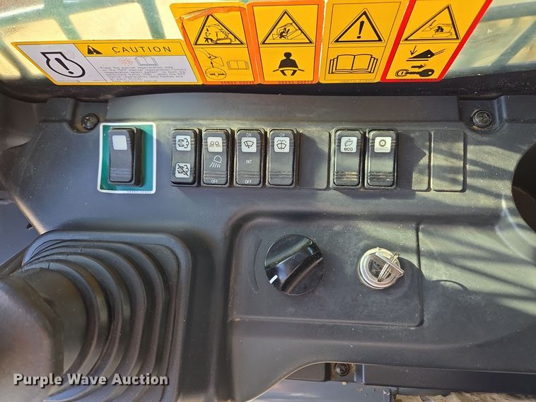 image for item ER5152 2018 Takeuchi TL12V-2 tracked skid steer loader