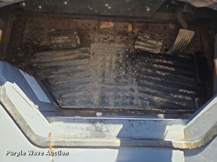 image for item ER5152 2018 Takeuchi TL12V-2 tracked skid steer loader