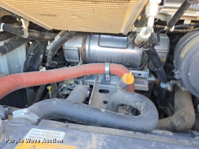 image for item ER5152 2018 Takeuchi TL12V-2 tracked skid steer loader