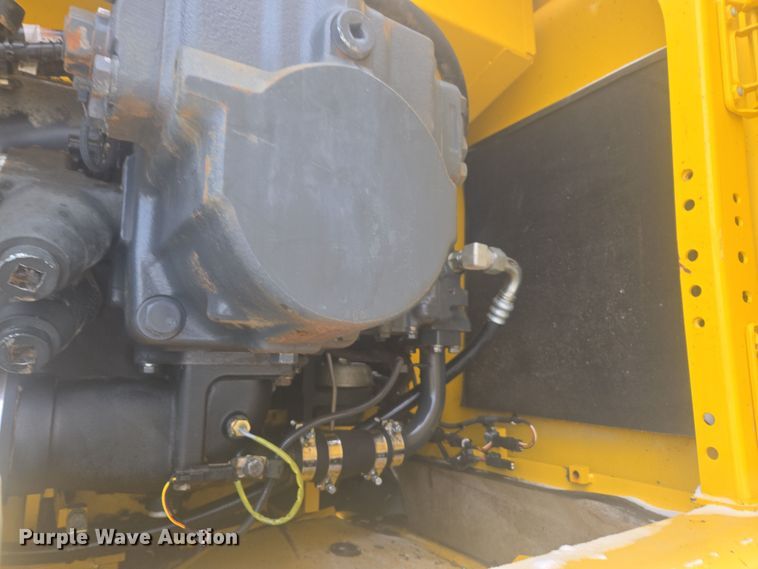 image for item ER5156 2013 Komatsu PC490LC-10 excavator