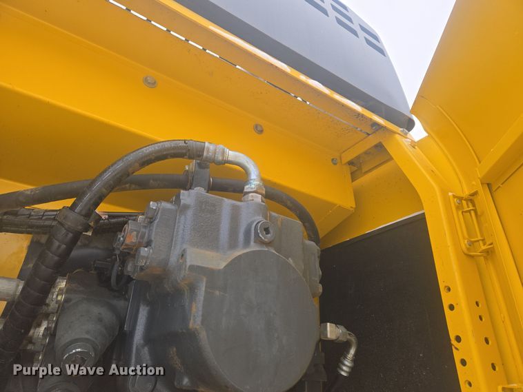 image for item ER5156 2013 Komatsu PC490LC-10 excavator