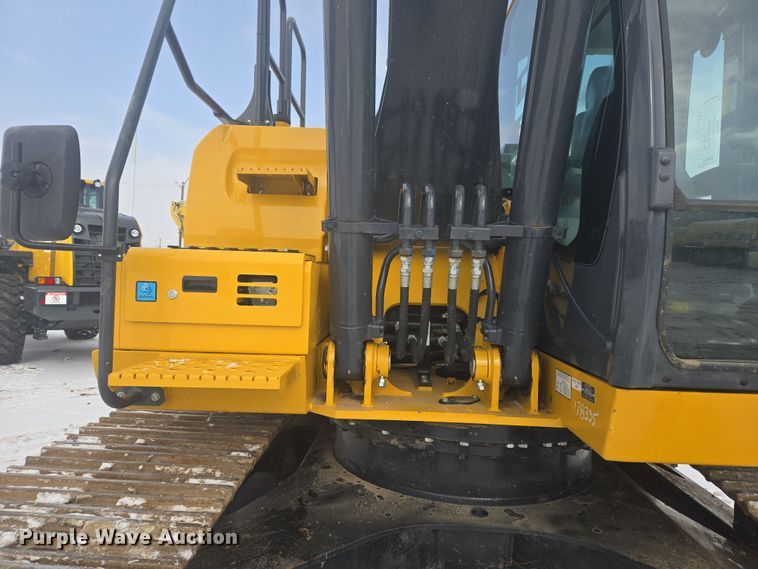 image for item ER5157 2022 John Deere 200G excavator