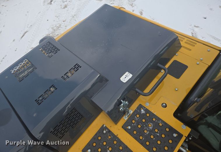 image for item ER5157 2022 John Deere 200G excavator