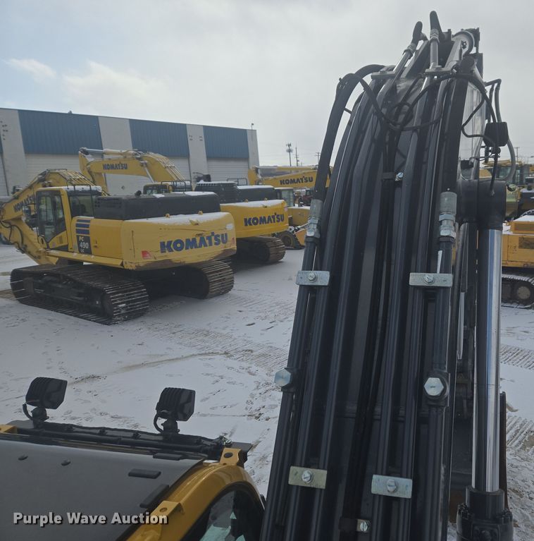 image for item ER5157 2022 John Deere 200G excavator