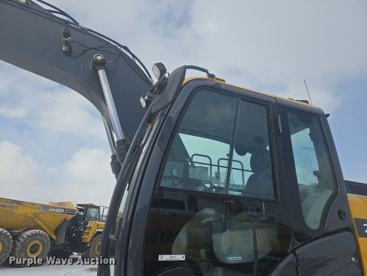 image for item ER5157 2022 John Deere 200G excavator