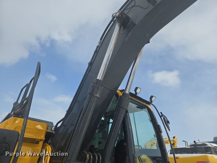 image for item ER5157 2022 John Deere 200G excavator