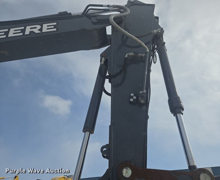 image for item ER5157 2022 John Deere 200G excavator