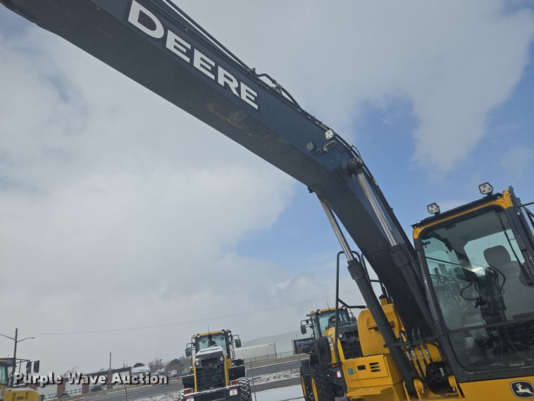 image for item ER5157 2022 John Deere 200G excavator