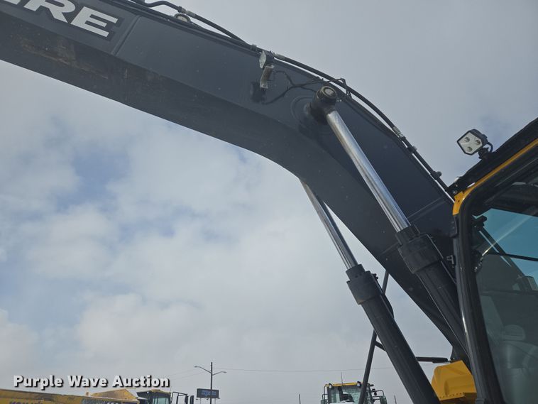 image for item ER5157 2022 John Deere 200G excavator