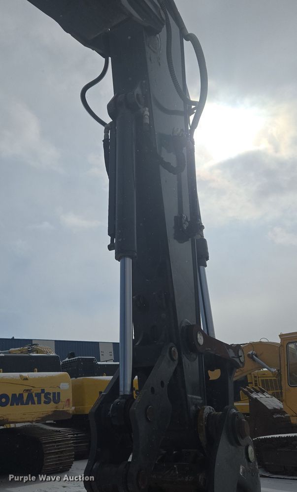 image for item ER5157 2022 John Deere 200G excavator