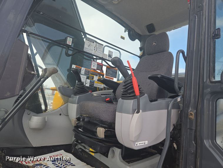 image for item ER5157 2022 John Deere 200G excavator