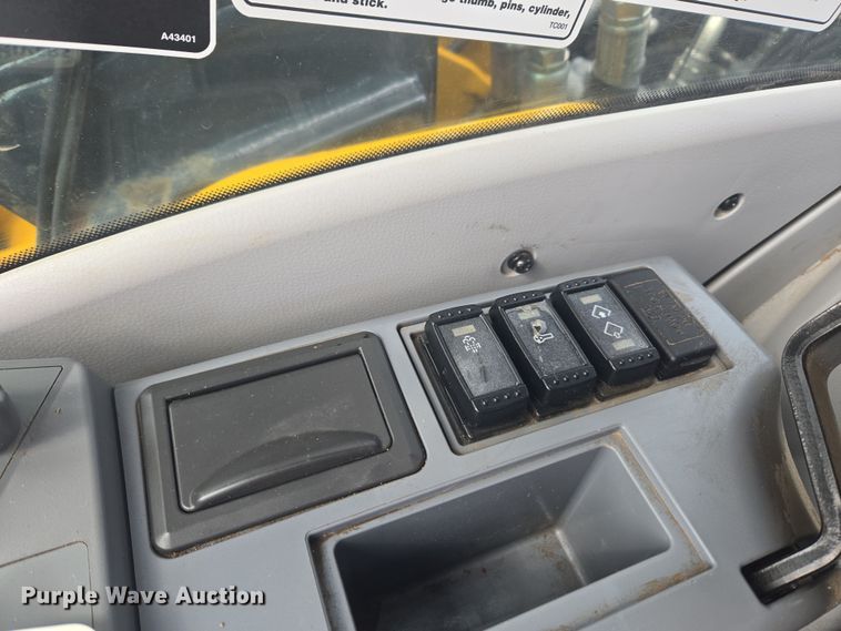 image for item ER5157 2022 John Deere 200G excavator