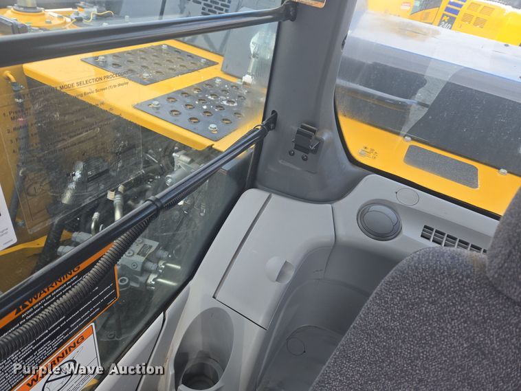 image for item ER5157 2022 John Deere 200G excavator