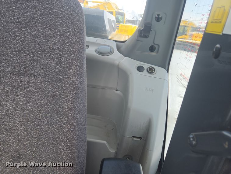 image for item ER5157 2022 John Deere 200G excavator