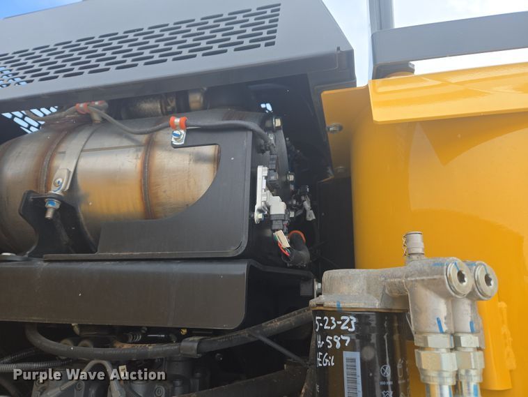 image for item ER5157 2022 John Deere 200G excavator