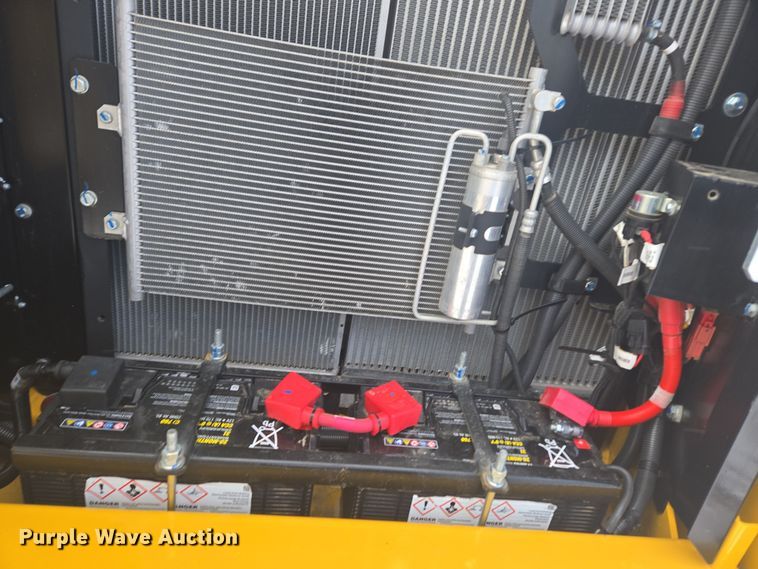 image for item ER5157 2022 John Deere 200G excavator