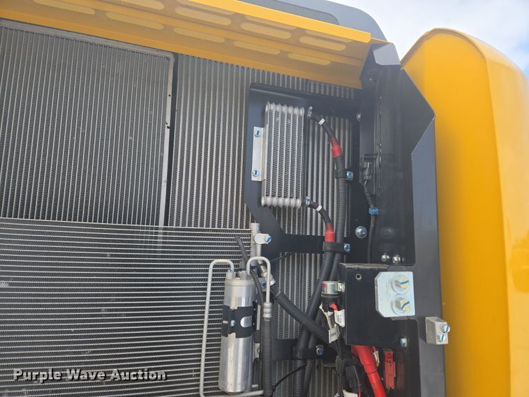 image for item ER5157 2022 John Deere 200G excavator