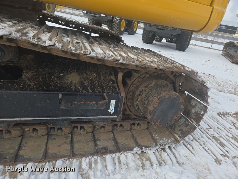 image for item ER5157 2022 John Deere 200G excavator