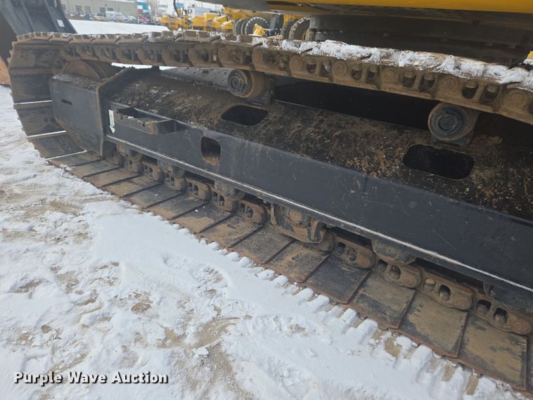 image for item ER5157 2022 John Deere 200G excavator