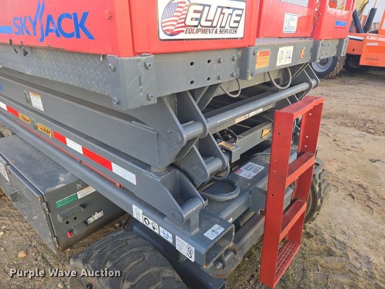 image for item ER5163 2006 Skyjack SJ7127 scissor lift