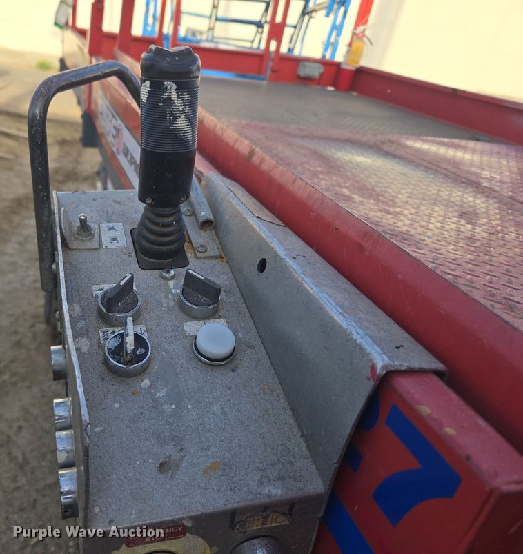 image for item ER5163 2006 Skyjack SJ7127 scissor lift