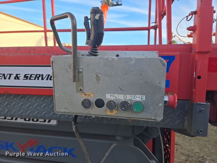 image for item ER5163 2006 Skyjack SJ7127 scissor lift
