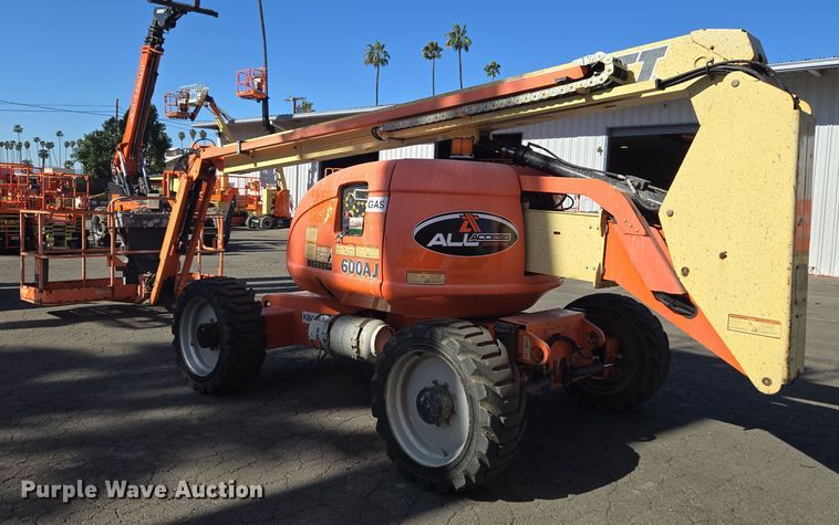 image for item ER5165 2011 JLG 600AJ boom lift