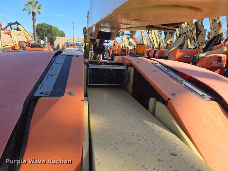 image for item ER5165 2011 JLG 600AJ boom lift