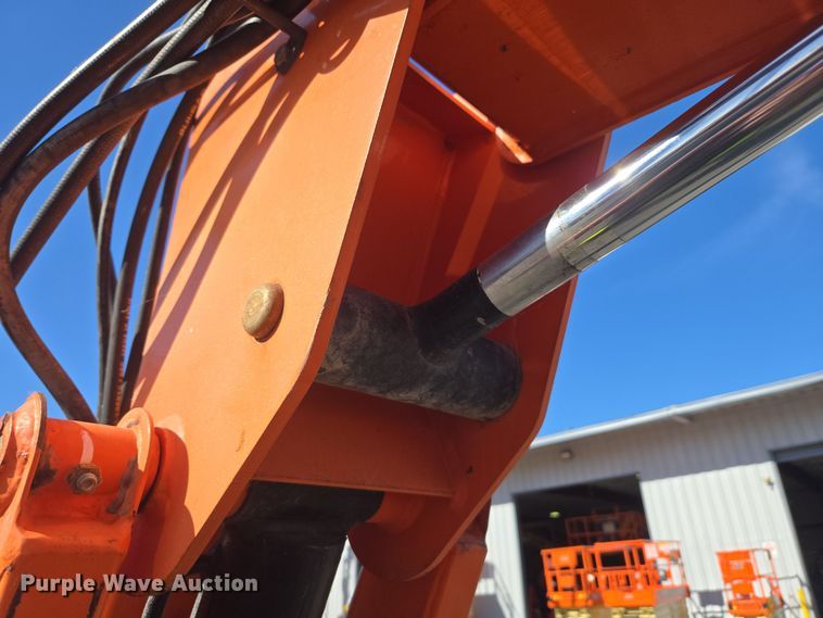 image for item ER5165 2011 JLG 600AJ boom lift