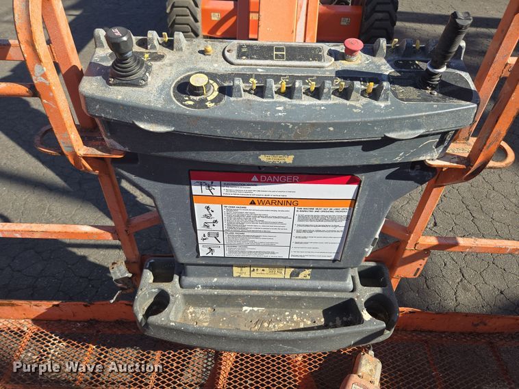 image for item ER5165 2011 JLG 600AJ boom lift