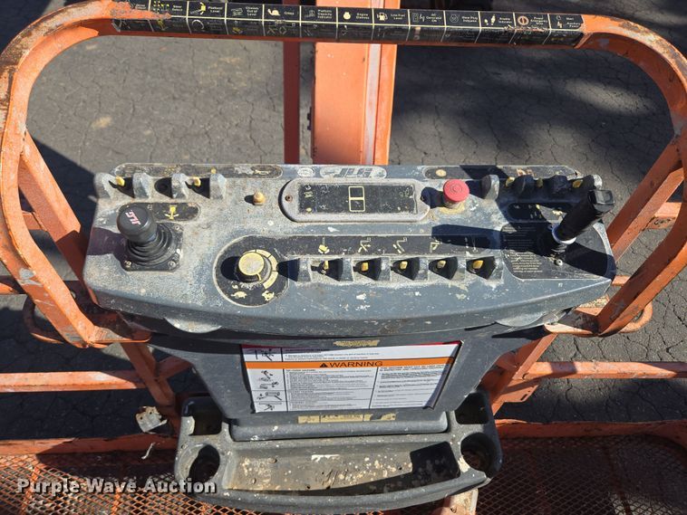 image for item ER5165 2011 JLG 600AJ boom lift