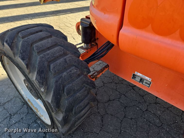 image for item ER5165 2011 JLG 600AJ boom lift