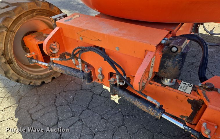 image for item ER5165 2011 JLG 600AJ boom lift