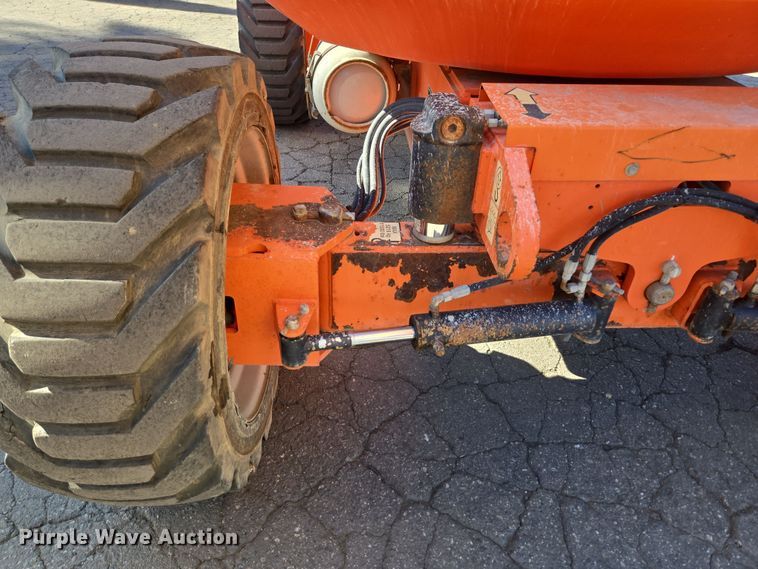 image for item ER5165 2011 JLG 600AJ boom lift