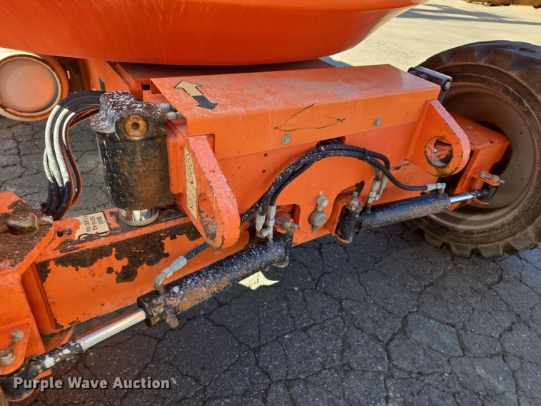 image for item ER5165 2011 JLG 600AJ boom lift