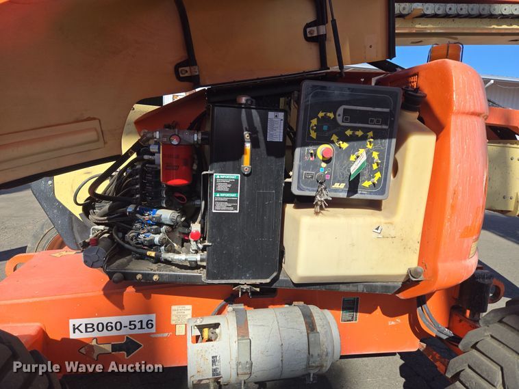 image for item ER5165 2011 JLG 600AJ boom lift