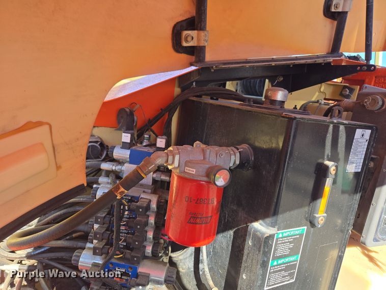 image for item ER5165 2011 JLG 600AJ boom lift