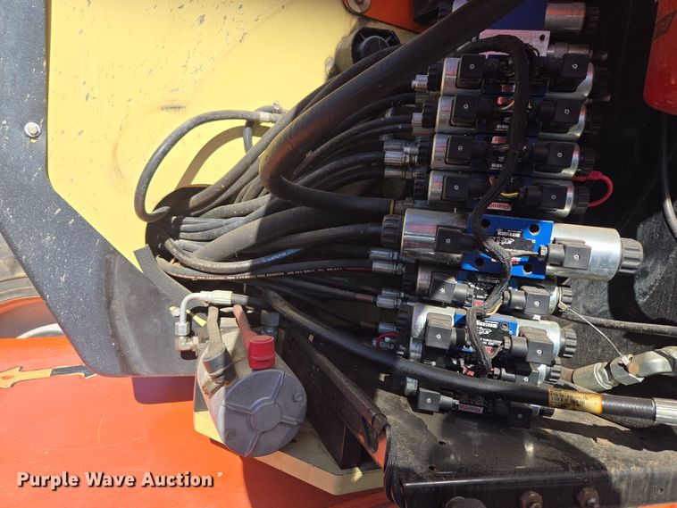 image for item ER5165 2011 JLG 600AJ boom lift