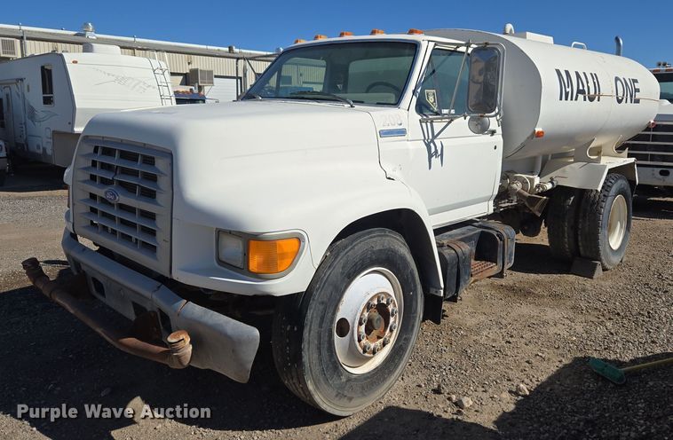 image for item ER5168 1996 Ford F800 water truck