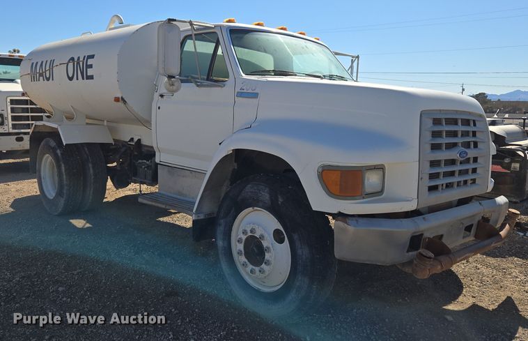image for item ER5168 1996 Ford F800 water truck