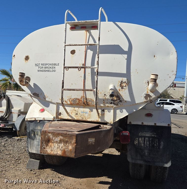 image for item ER5168 1996 Ford F800 water truck