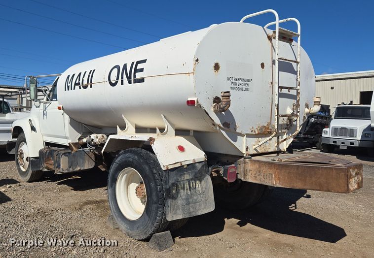 image for item ER5168 1996 Ford F800 water truck